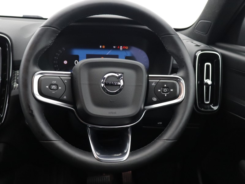 2025 (25) VOLVO XC40 2.0 B4P Plus Dark 5dr Auto 5919774