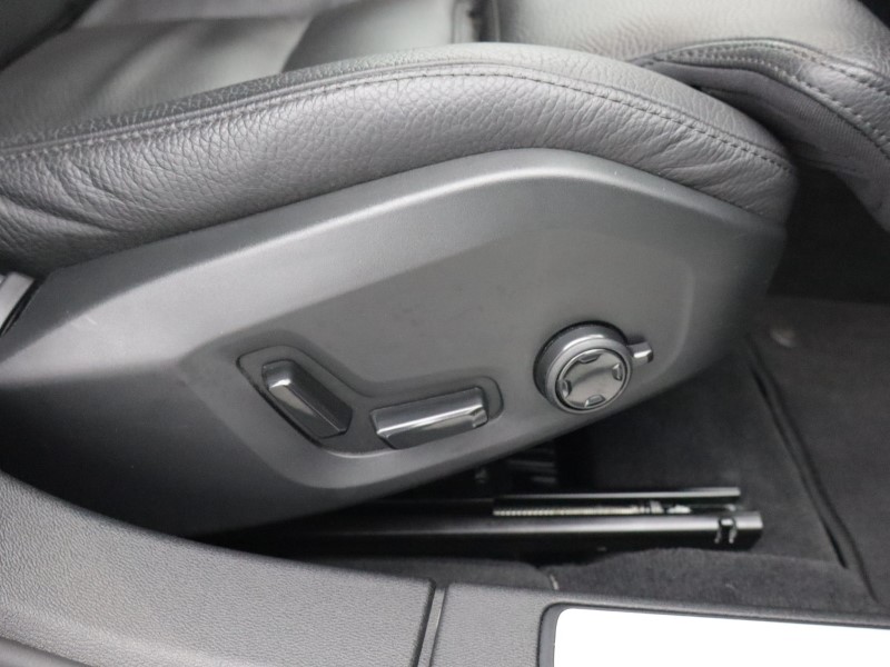 2025 (25) VOLVO V60 2.0 B4P Plus Dark 5dr Auto [7 speed] 5936676
