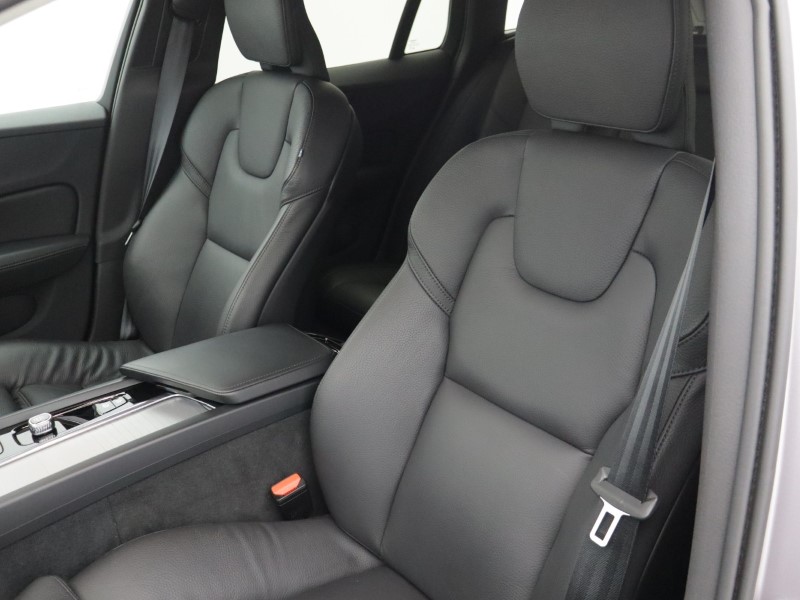2025 (25) VOLVO V60 2.0 B4P Plus Dark 5dr Auto [7 speed] 5936680