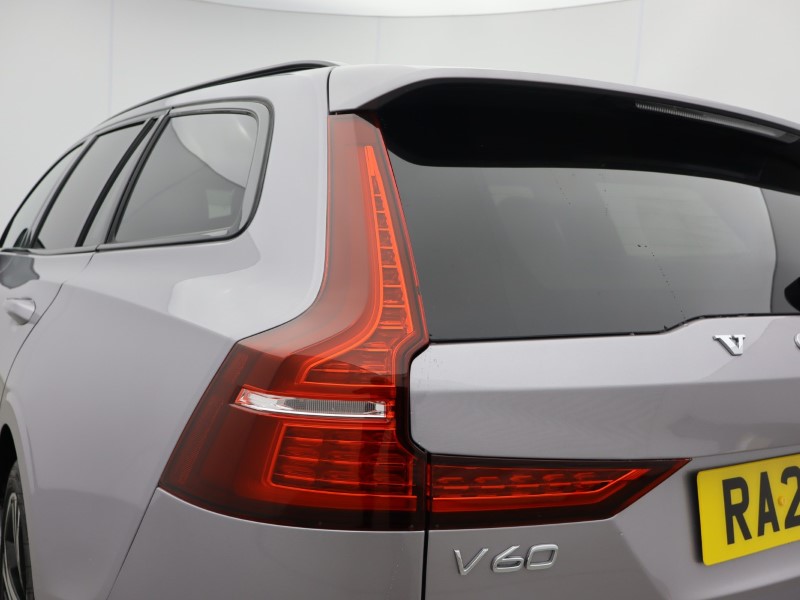 2025 (25) VOLVO V60 2.0 B4P Plus Dark 5dr Auto [7 speed] 5936659
