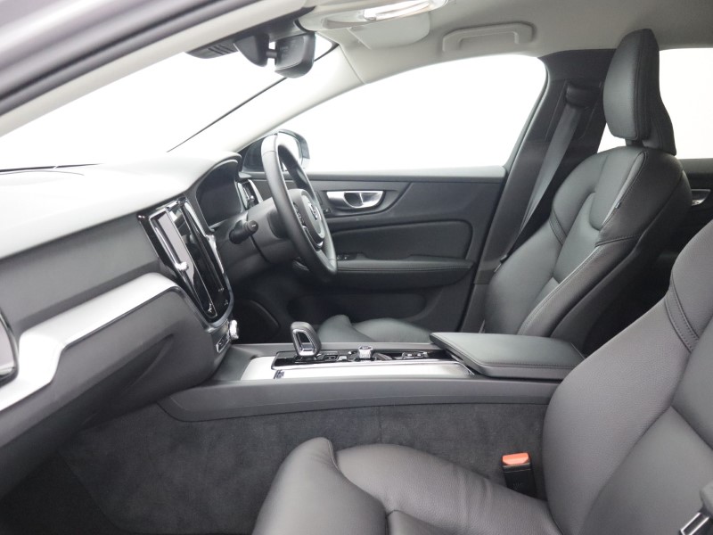 2025 (25) VOLVO V60 2.0 B4P Plus Dark 5dr Auto [7 speed] 5936668