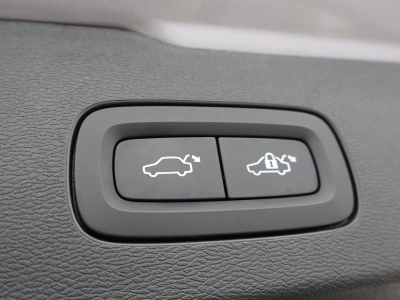 2025 (25) VOLVO V60 2.0 B4P Plus Dark 5dr Auto [7 speed] 5936663