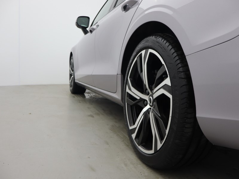 2025 (25) VOLVO V60 2.0 B4P Plus Dark 5dr Auto [7 speed] 5936667