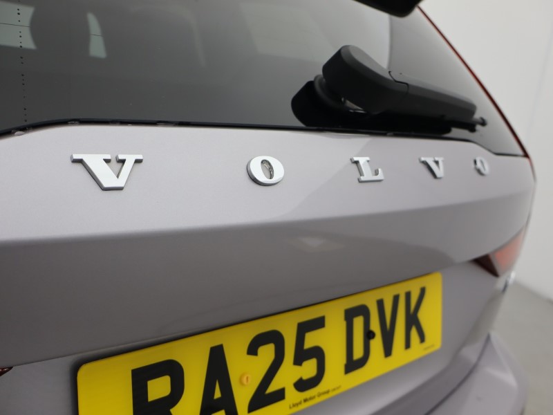 2025 (25) VOLVO V60 2.0 B4P Plus Dark 5dr Auto [7 speed] 5936660