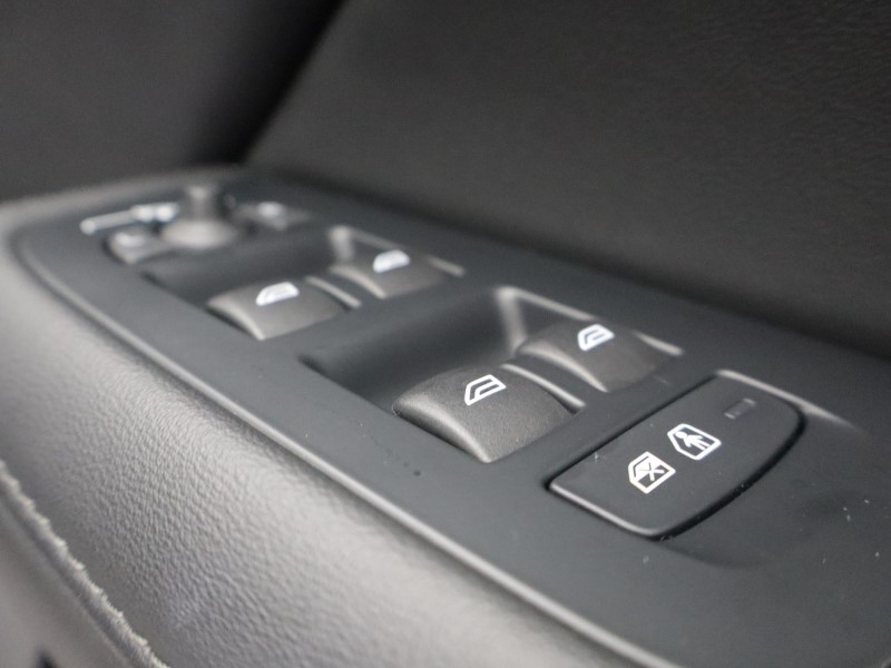 2025 (25) VOLVO V60 2.0 B4P Plus Dark 5dr Auto [7 speed] 5936672