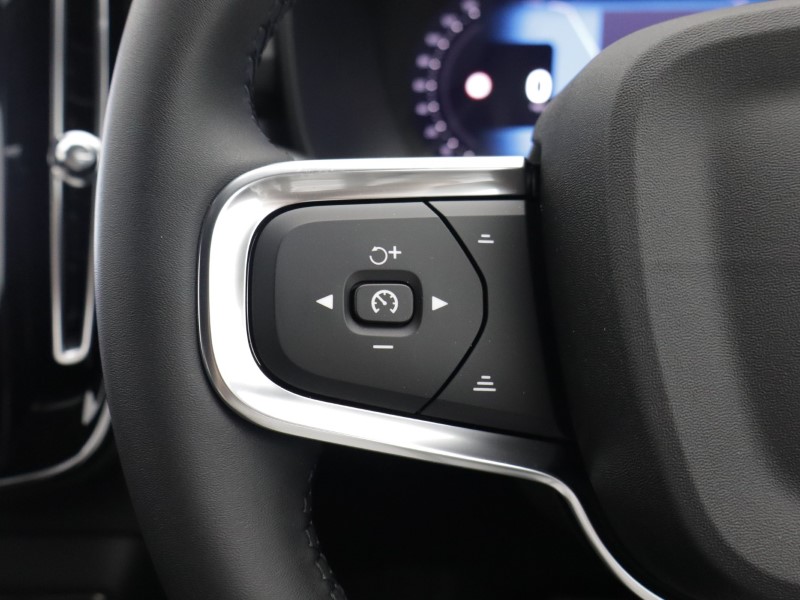 2026 (76) VOLVO XC40 2.0 B3P Plus Dark 5dr Auto *VAT QUALIFYING* 5968372
