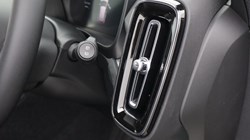 2026 (76) VOLVO XC40 2.0 B3P Plus Dark 5dr Auto *VAT QUALIFYING* 5968357