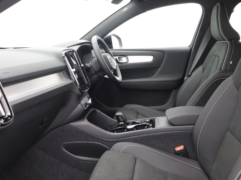 2026 (76) VOLVO XC40 2.0 B3P Plus Dark 5dr Auto *VAT QUALIFYING* 5968350