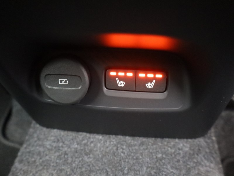 2026 (76) VOLVO XC40 2.0 B3P Plus Dark 5dr Auto *VAT QUALIFYING* 5968369
