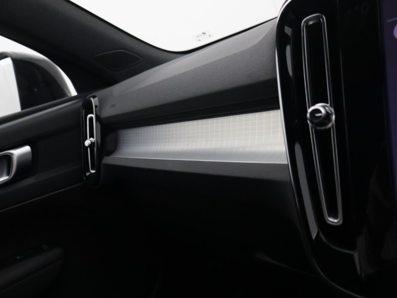 2026 (76) VOLVO XC40 2.0 B3P Plus Dark 5dr Auto *VAT QUALIFYING* 5968384