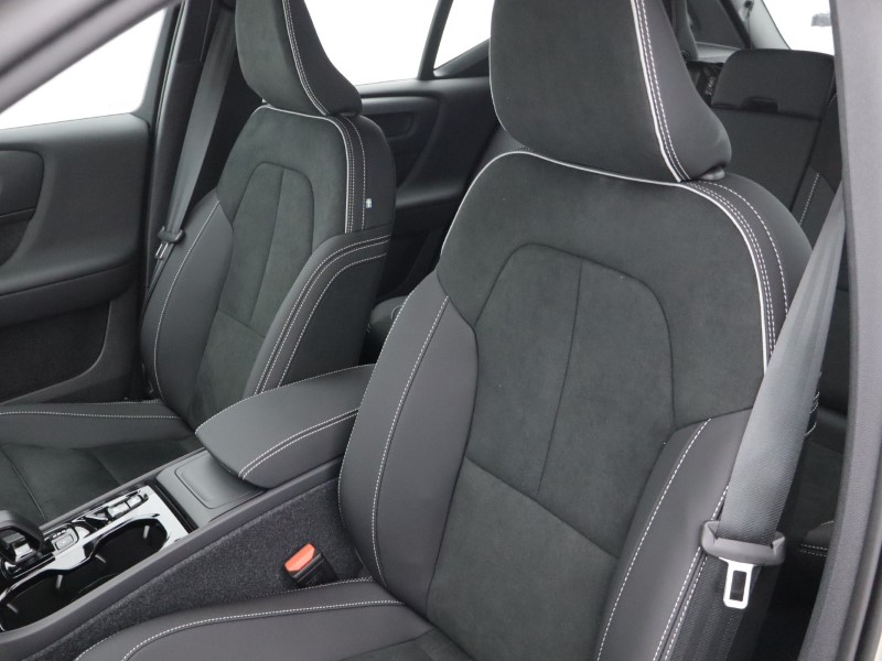 2026 (76) VOLVO XC40 2.0 B3P Plus Dark 5dr Auto *VAT QUALIFYING* 5968362