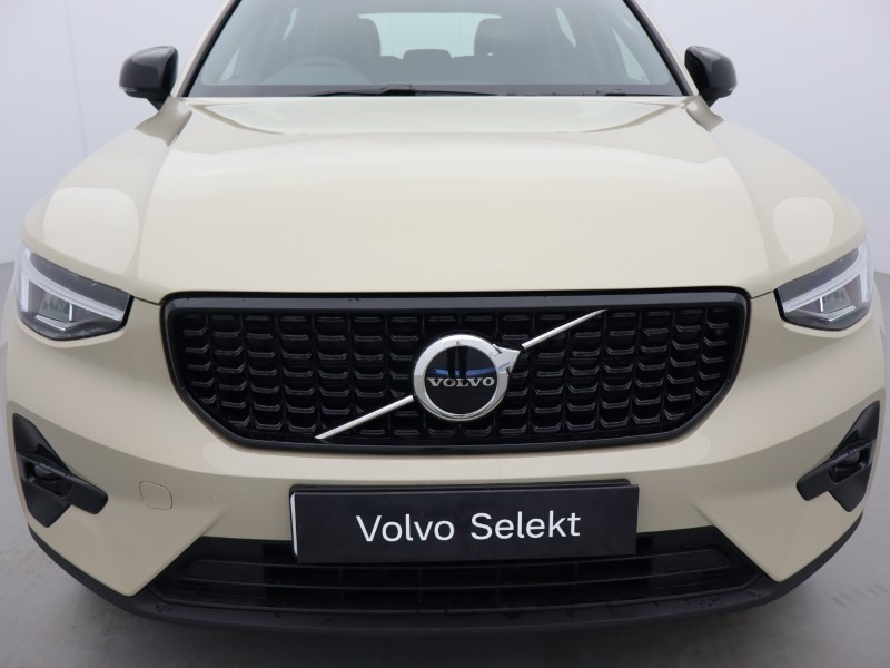 2026 (76) VOLVO XC40 2.0 B3P Plus Dark 5dr Auto *VAT QUALIFYING* 5968339