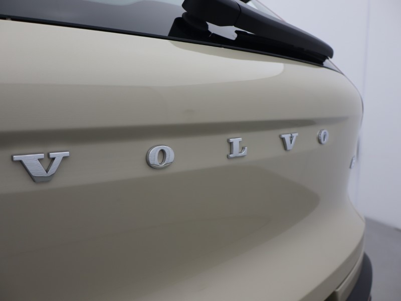 2026 (76) VOLVO XC40 2.0 B3P Plus Dark 5dr Auto *VAT QUALIFYING* 5968344