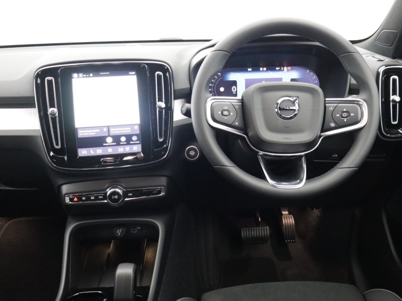 2026 (76) VOLVO XC40 2.0 B3P Plus Dark 5dr Auto *VAT QUALIFYING* 5968370