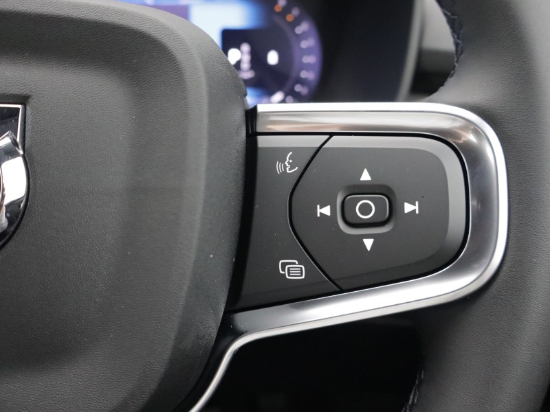 2026 (76) VOLVO XC40 2.0 B3P Plus Dark 5dr Auto *VAT QUALIFYING* 5968373