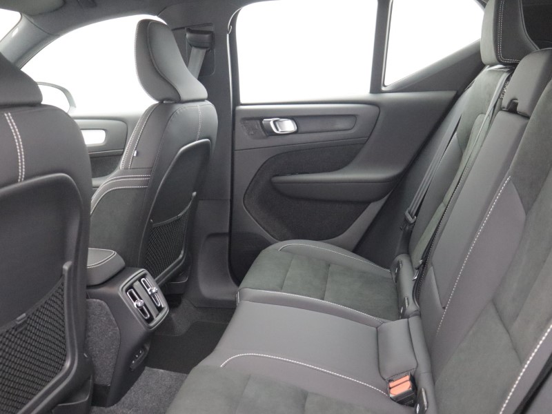 2026 (76) VOLVO XC40 2.0 B3P Plus Dark 5dr Auto *VAT QUALIFYING* 5968351