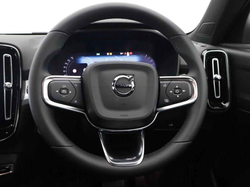 2026 (76) VOLVO XC40 2.0 B3P Plus Dark 5dr Auto *VAT QUALIFYING* 5968371