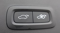 2026 (76) VOLVO XC40 2.0 B3P Plus Dark 5dr Auto *VAT QUALIFYING* 5968346