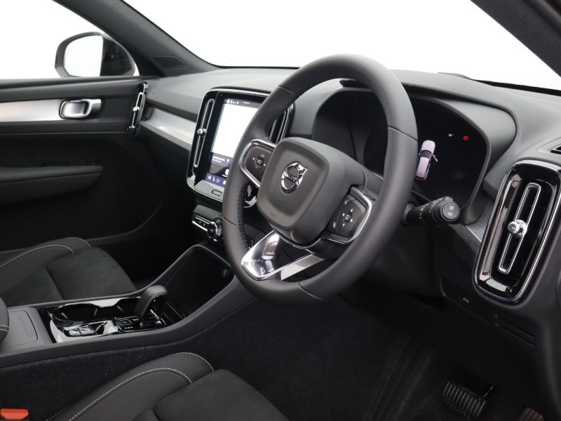 2026 (76) VOLVO XC40 2.0 B3P Plus Dark 5dr Auto *VAT QUALIFYING* 5968358