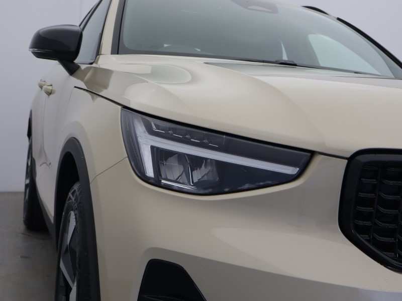 2026 (76) VOLVO XC40 2.0 B3P Plus Dark 5dr Auto *VAT QUALIFYING* 5968336