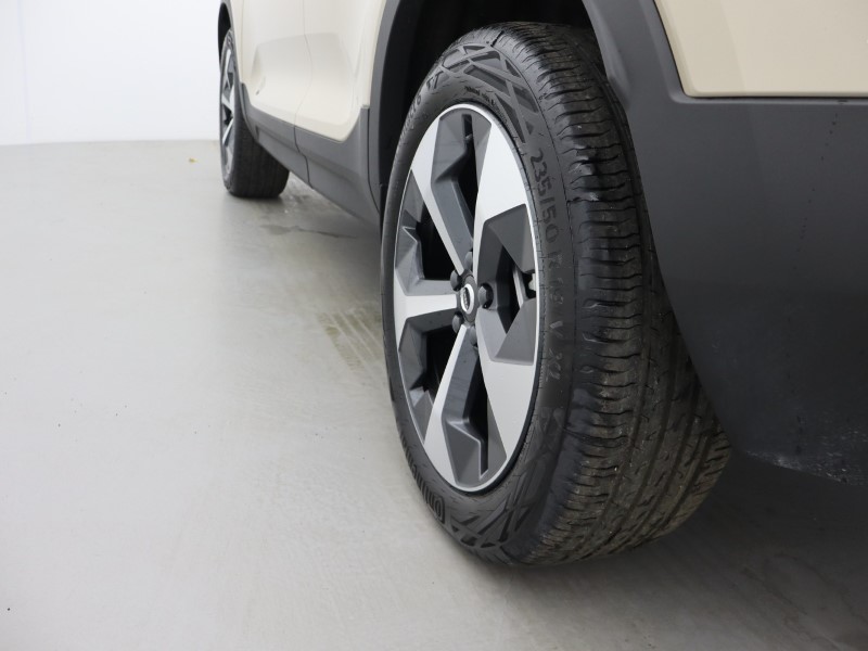 2026 (76) VOLVO XC40 2.0 B3P Plus Dark 5dr Auto *VAT QUALIFYING* 5968349