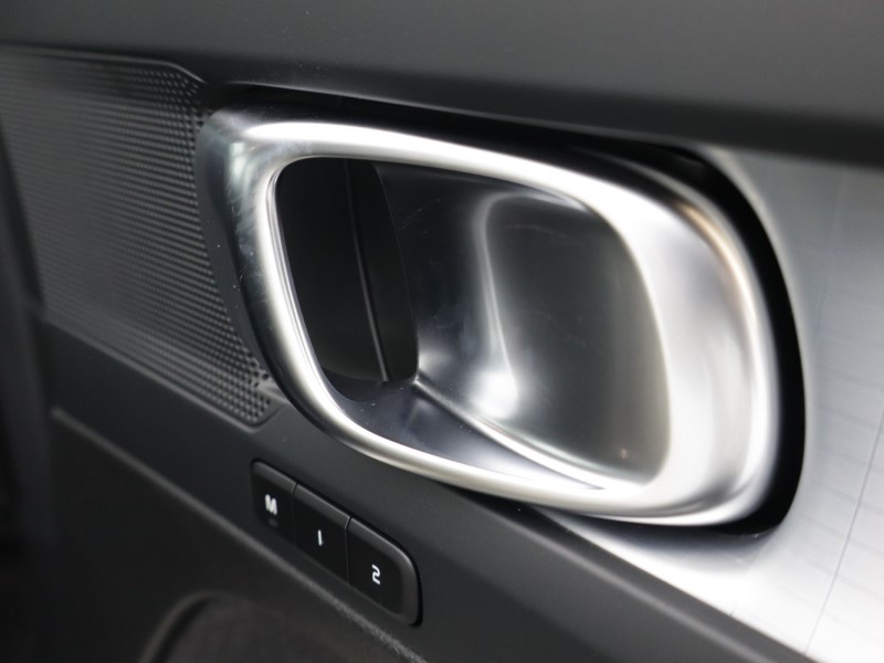 2026 (76) VOLVO XC40 2.0 B3P Plus Dark 5dr Auto *VAT QUALIFYING* 5968355