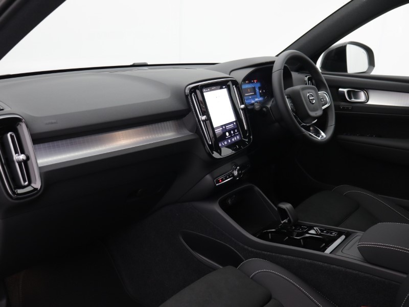 2026 (76) VOLVO XC40 2.0 B3P Plus Dark 5dr Auto *VAT QUALIFYING* 5968363