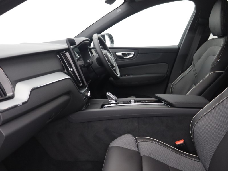 2026 (76) VOLVO XC60 2.0 B5P Plus Black Edition 5dr AWD Geartronic 5969916