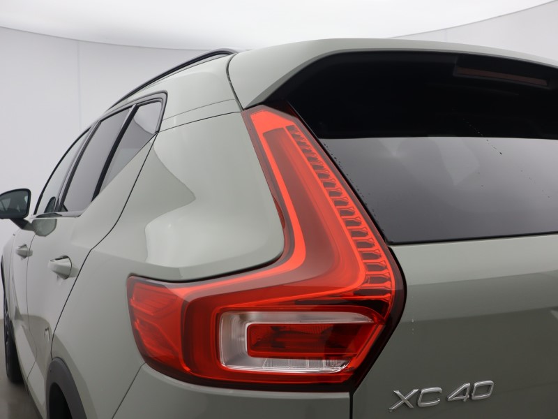 2025 (74) VOLVO XC40 2.0 B4P Ultra Dark 5dr Auto 5991594