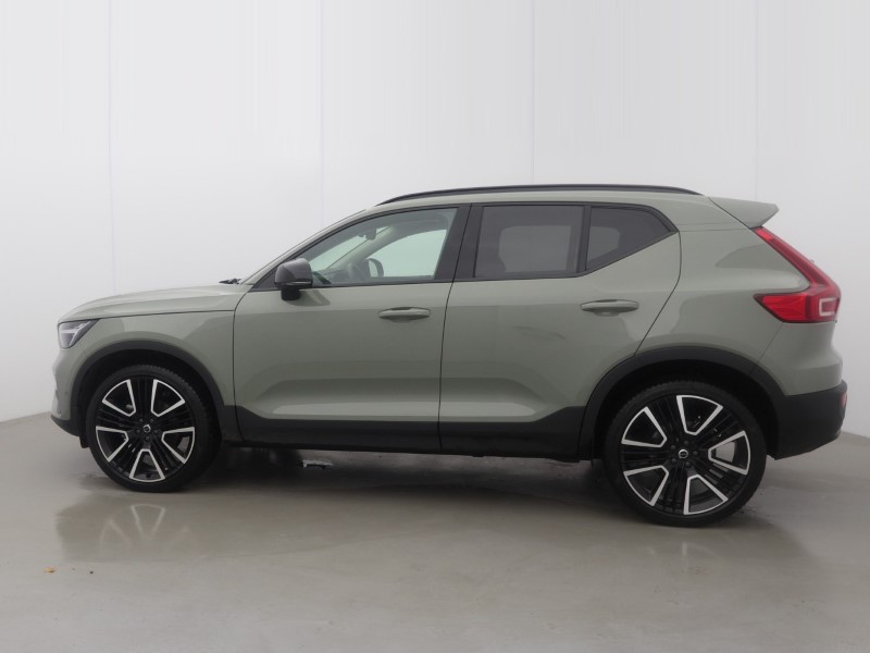 2025 (74) VOLVO XC40 2.0 B4P Ultra Dark 5dr Auto 5991584