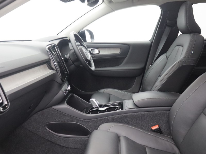 2025 (74) VOLVO XC40 2.0 B4P Ultra Dark 5dr Auto 5991602