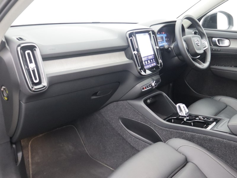2025 (74) VOLVO XC40 2.0 B4P Ultra Dark 5dr Auto 5991617