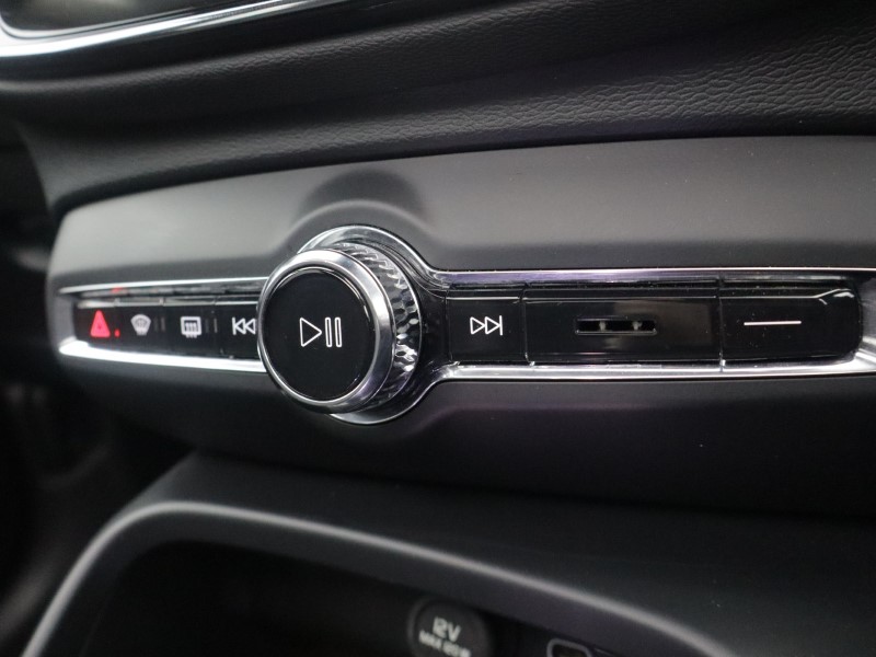 2025 (74) VOLVO XC40 2.0 B4P Ultra Dark 5dr Auto 5991637