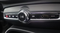 2025 (74) VOLVO XC40 2.0 B4P Ultra Dark 5dr Auto 5991637