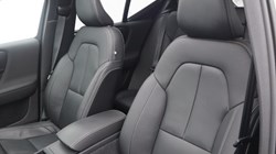 2025 (74) VOLVO XC40 2.0 B4P Ultra Dark 5dr Auto 5991616