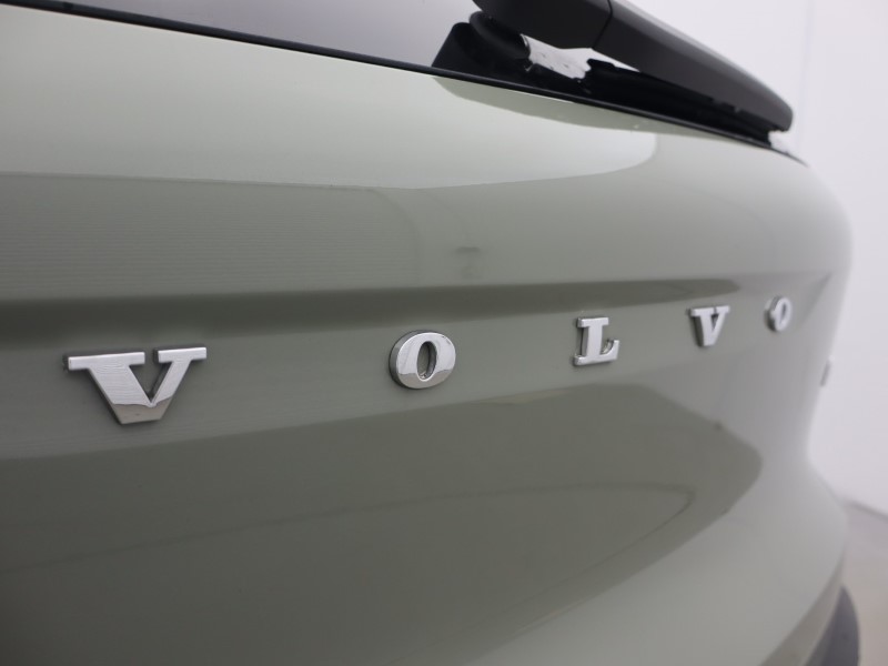 2025 (74) VOLVO XC40 2.0 B4P Ultra Dark 5dr Auto 5991595