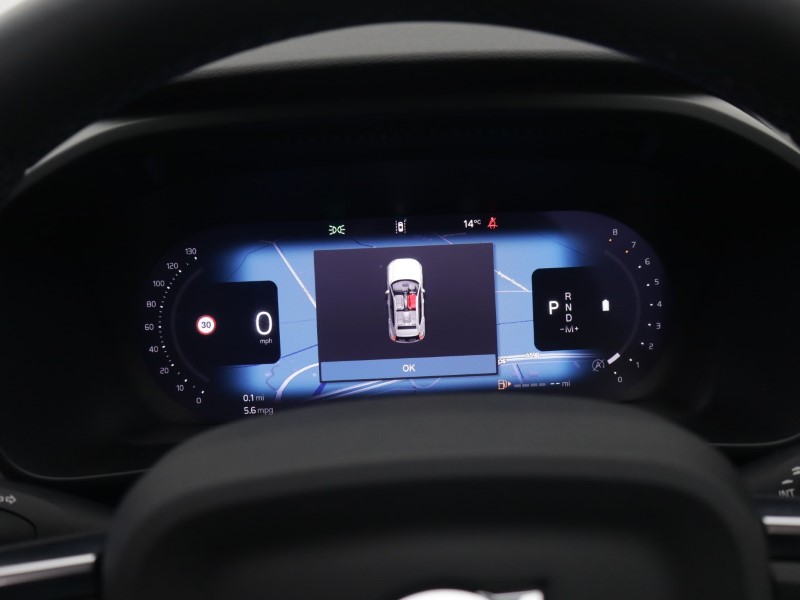 2025 (74) VOLVO XC40 2.0 B4P Ultra Dark 5dr Auto 5991628