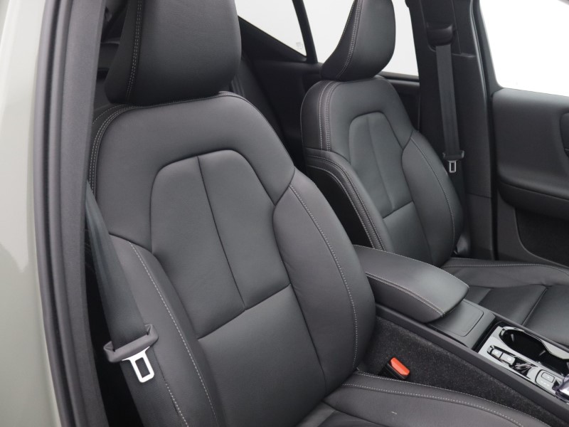 2025 (74) VOLVO XC40 2.0 B4P Ultra Dark 5dr Auto 5991615
