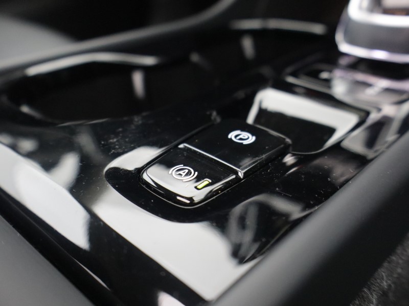 2025 (74) VOLVO XC40 2.0 B4P Ultra Dark 5dr Auto 5991639