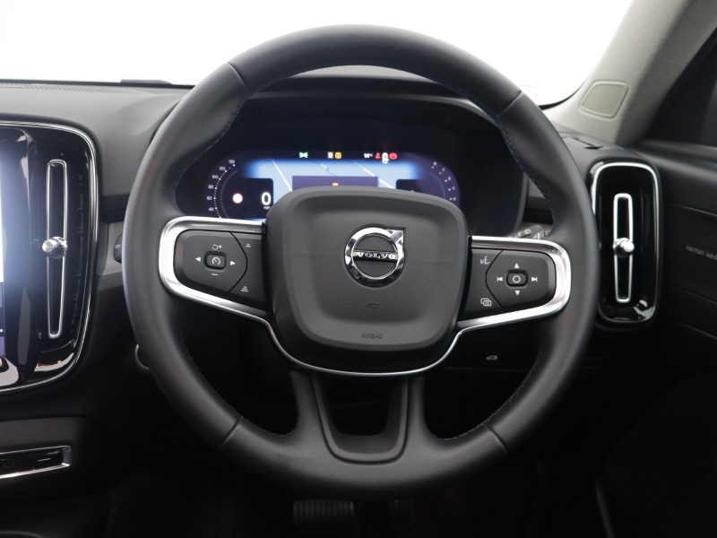 2025 (74) VOLVO XC40 2.0 B4P Ultra Dark 5dr Auto 5991625