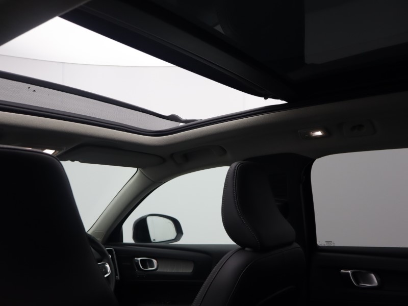 2025 (74) VOLVO XC40 2.0 B4P Ultra Dark 5dr Auto 5991605