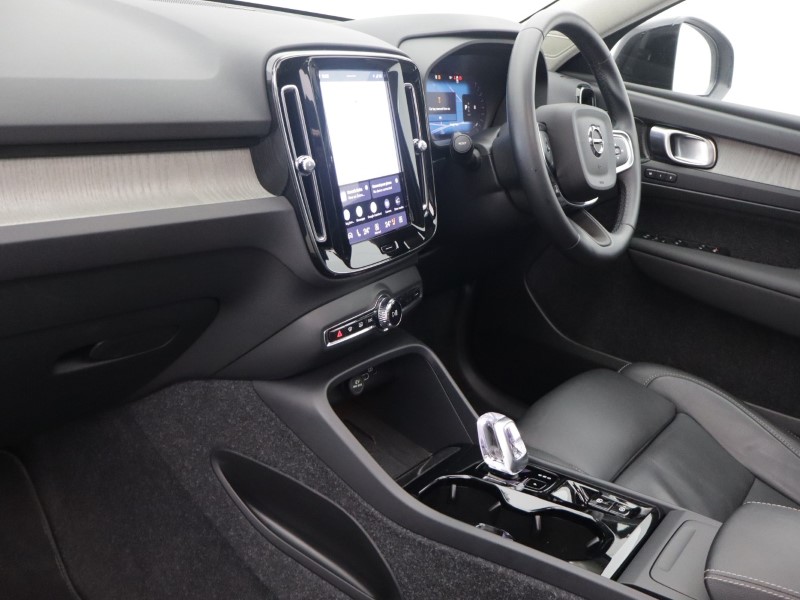 2025 (74) VOLVO XC40 2.0 B4P Ultra Dark 5dr Auto 5991618