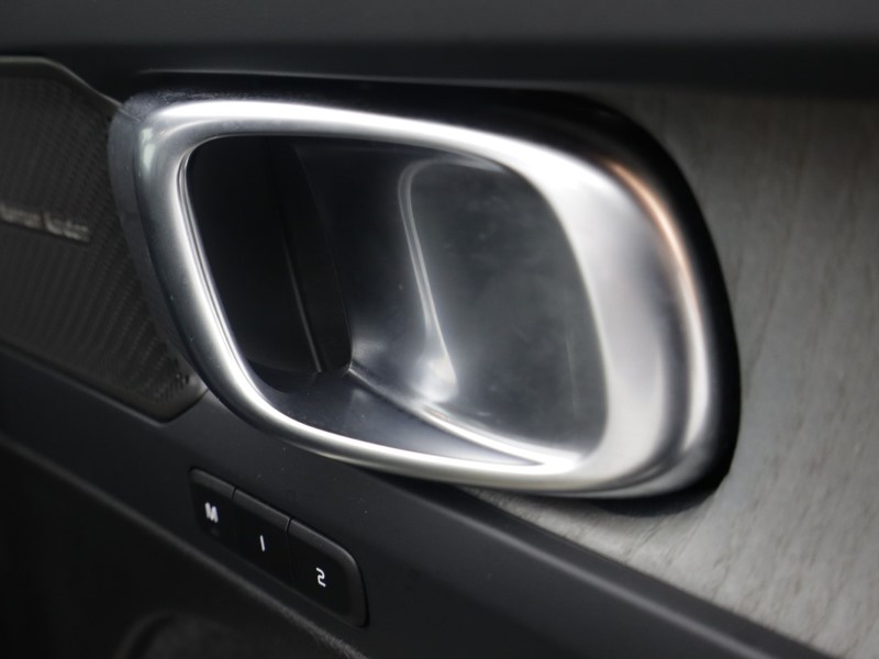 2025 (74) VOLVO XC40 2.0 B4P Ultra Dark 5dr Auto 5991609