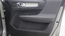 2025 (74) VOLVO XC40 2.0 B4P Ultra Dark 5dr Auto 5991606