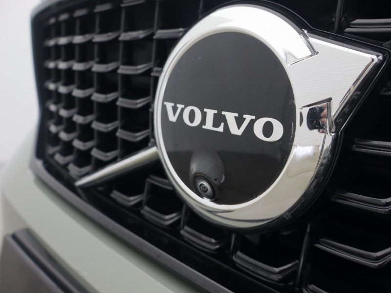 2025 (74) VOLVO XC40 2.0 B4P Ultra Dark 5dr Auto 5991591