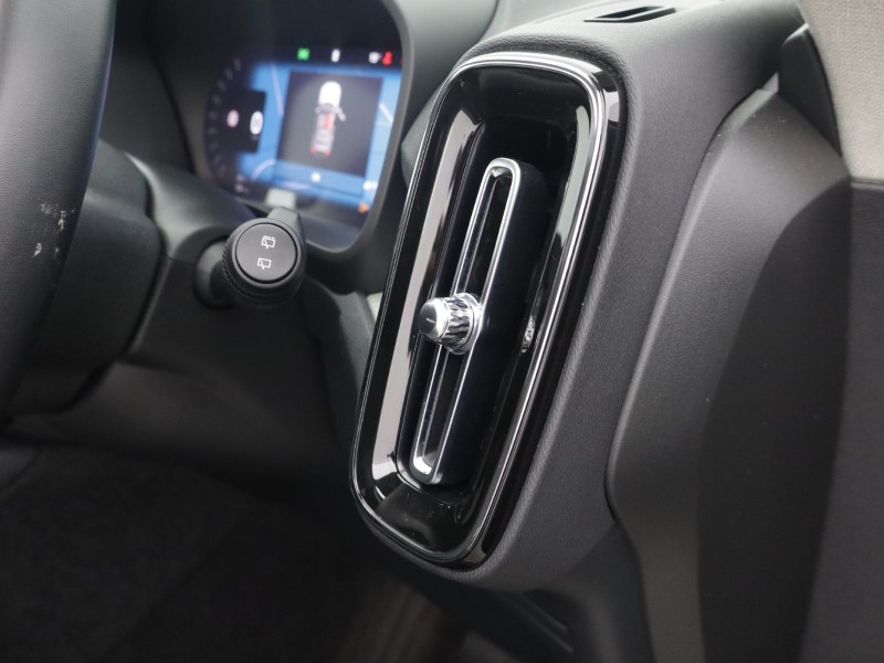 2025 (74) VOLVO XC40 2.0 B4P Ultra Dark 5dr Auto 5991611