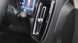 2025 (74) VOLVO XC40 2.0 B4P Ultra Dark 5dr Auto 5991611
