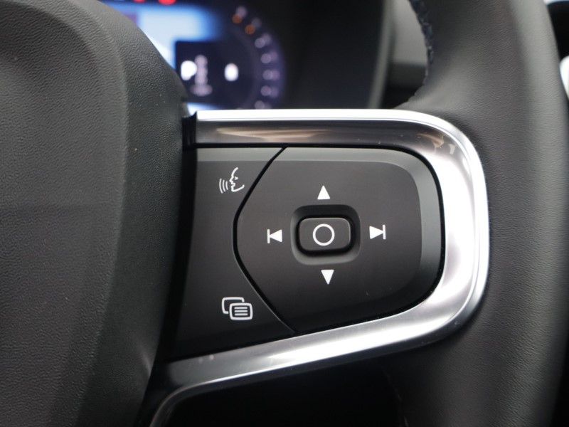 2025 (74) VOLVO XC40 2.0 B4P Ultra Dark 5dr Auto 5991627