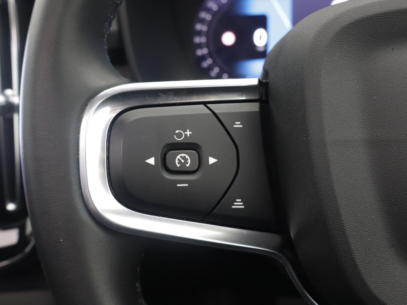 2025 (74) VOLVO XC40 2.0 B4P Ultra Dark 5dr Auto 5991626