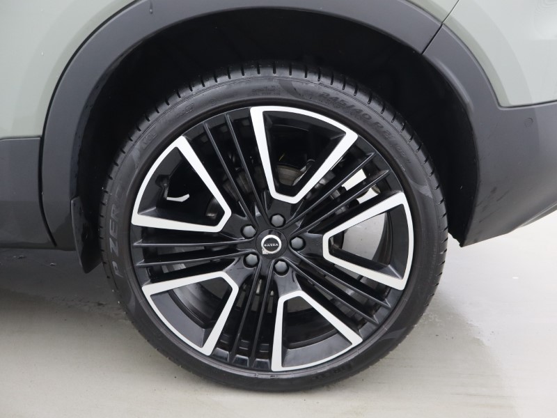 2025 (74) VOLVO XC40 2.0 B4P Ultra Dark 5dr Auto 5991600